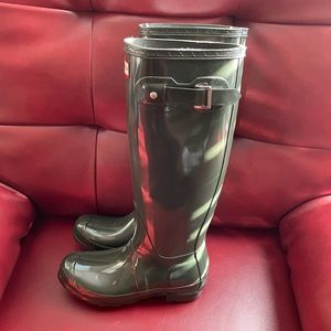 HUNTER size 6 New never been worn rain boot